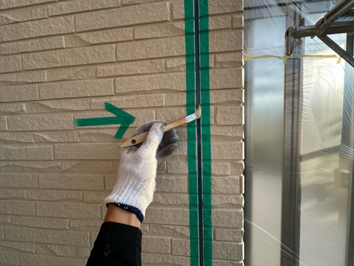 【プライマー塗布】板間目地コーキング