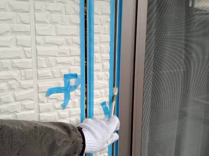 【プライマー塗布】建具廻りコーキング