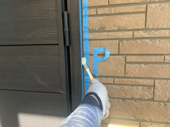 【プライマー塗布】建具廻りコーキング