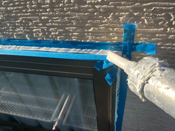 【充填】建具廻りコーキング