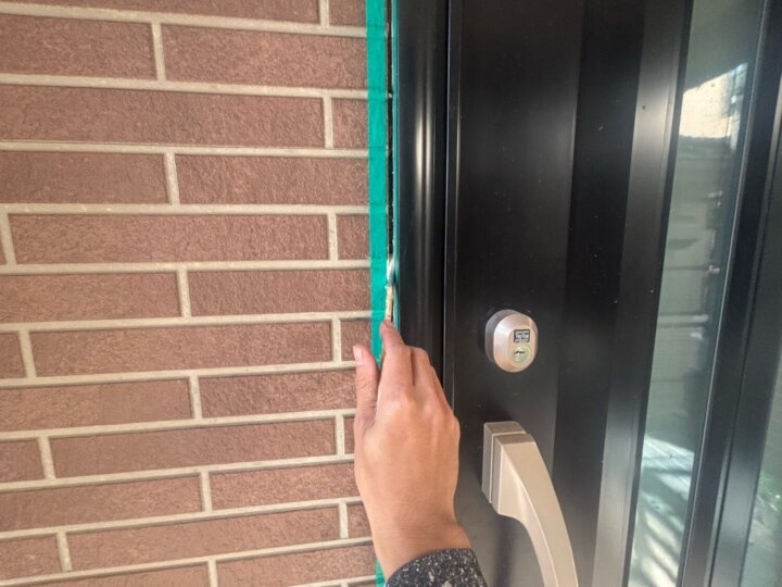 【プライマー塗布】建具廻りコーキング