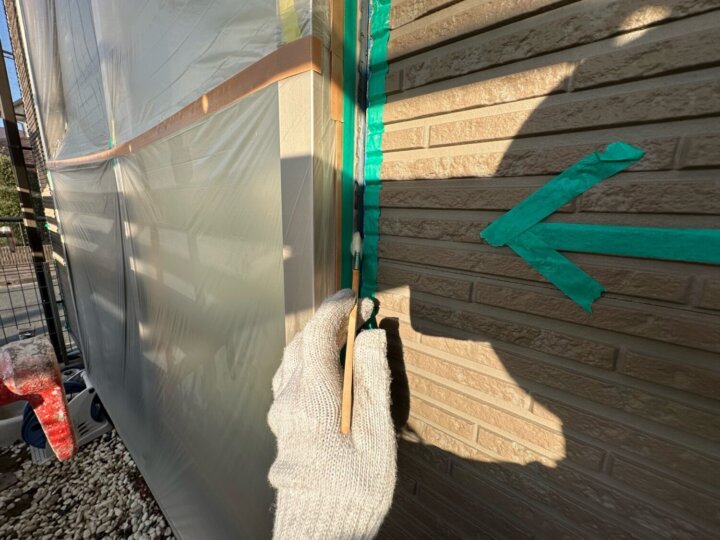 【プライマー塗布】建具廻りコーキング
