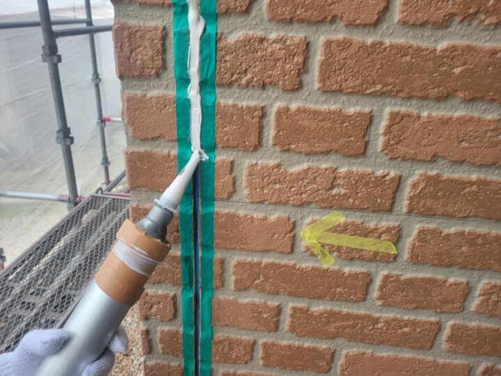 【充填】板間目地コーキング