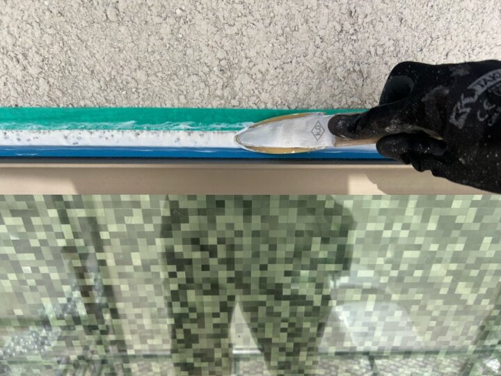 【へら均し】建具廻りコーキング