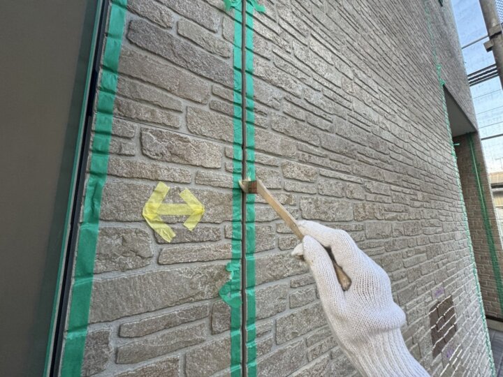 【プライマー塗布】板間目地コーキング