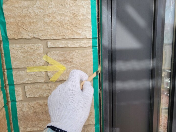 【プライマー塗布】建具廻りコーキング