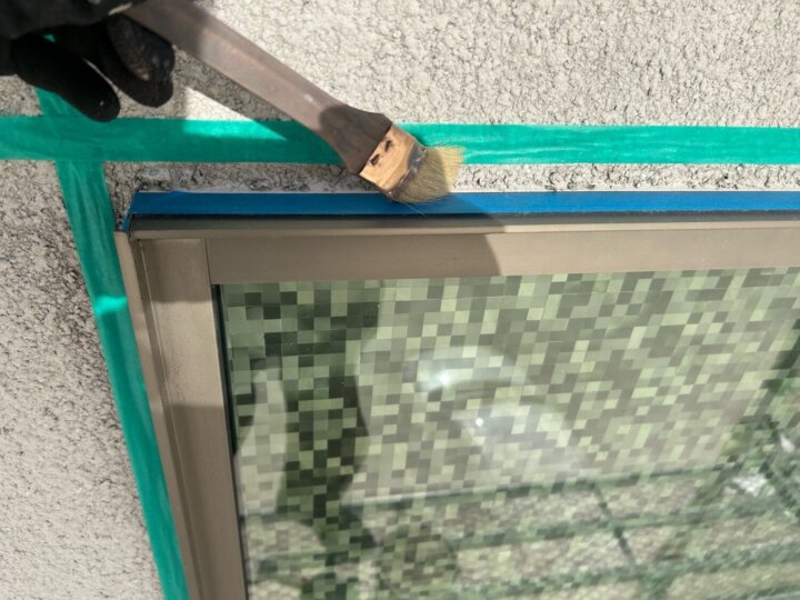 【プライマー塗布】建具廻りコーキング