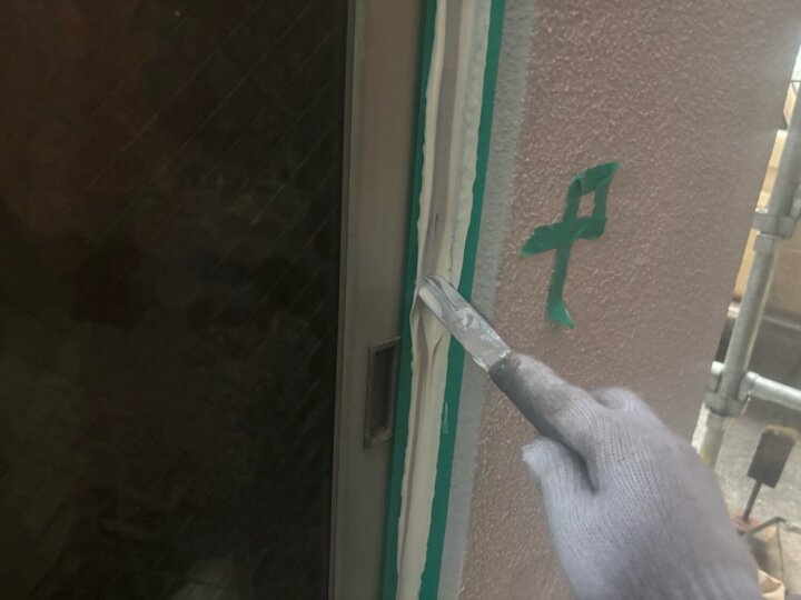 【へら均し】建具廻りコーキング