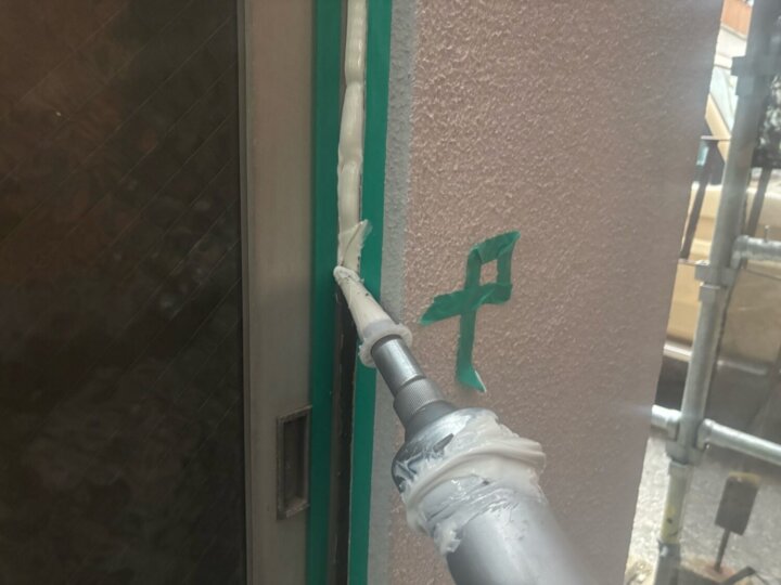 【充填】建具廻りコーキング