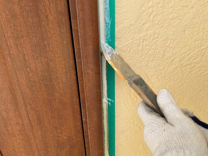 【へら均し】建具廻りコーキング