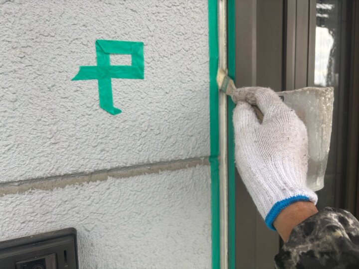 【プライマー塗布】建具廻りコーキング