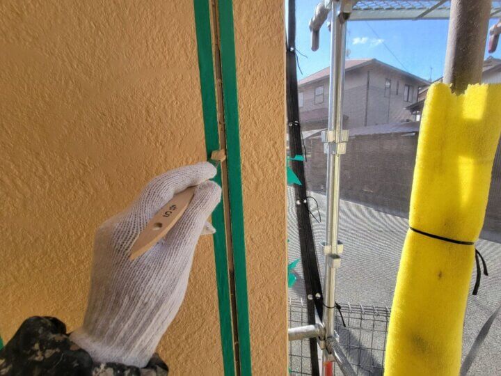 【プライマー塗布】板間目地コーキング