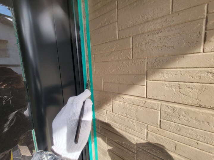 【プライマー塗布】建具廻りコーキング