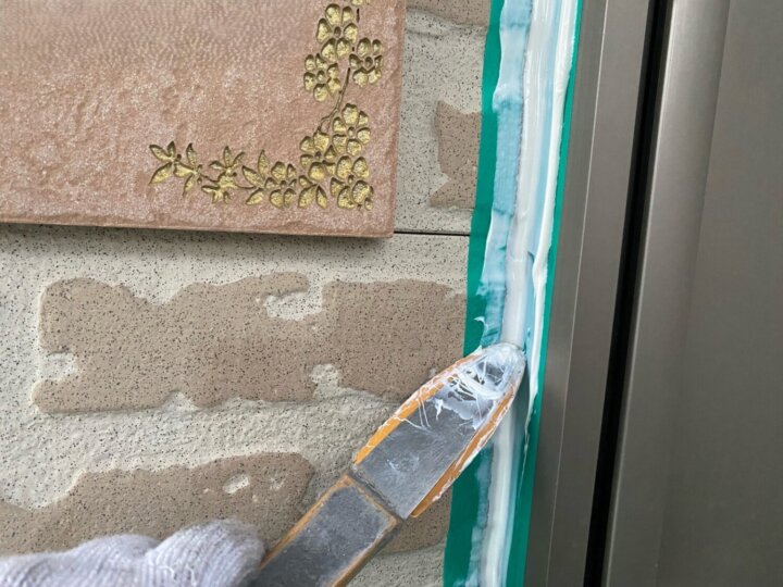 【へら均し】建具廻りコーキング