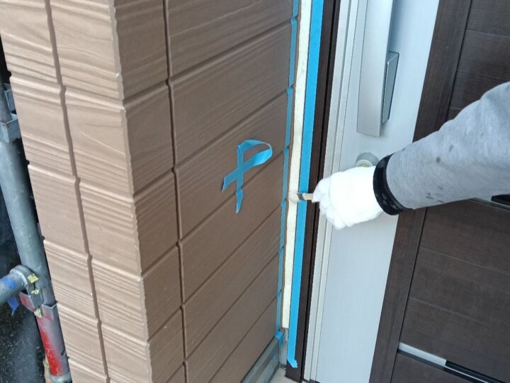 【プライマー塗布】建具廻りコーキング