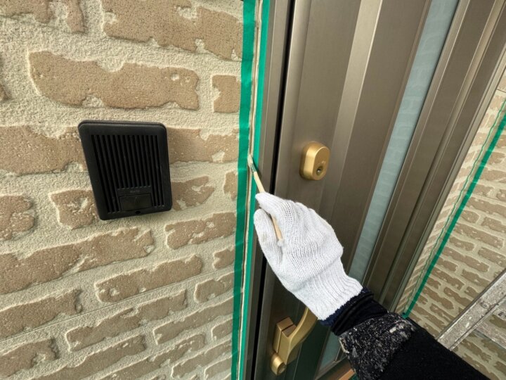 【プライマー塗布】建具廻りコーキング