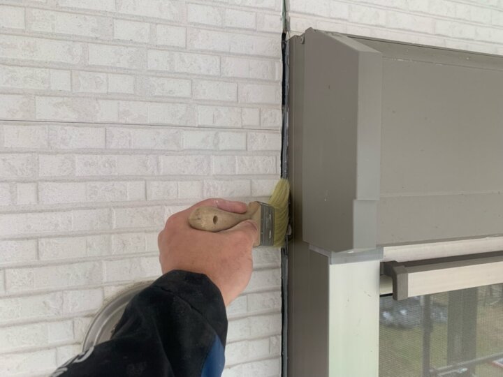 【撤去後清掃】建具廻りコーキング