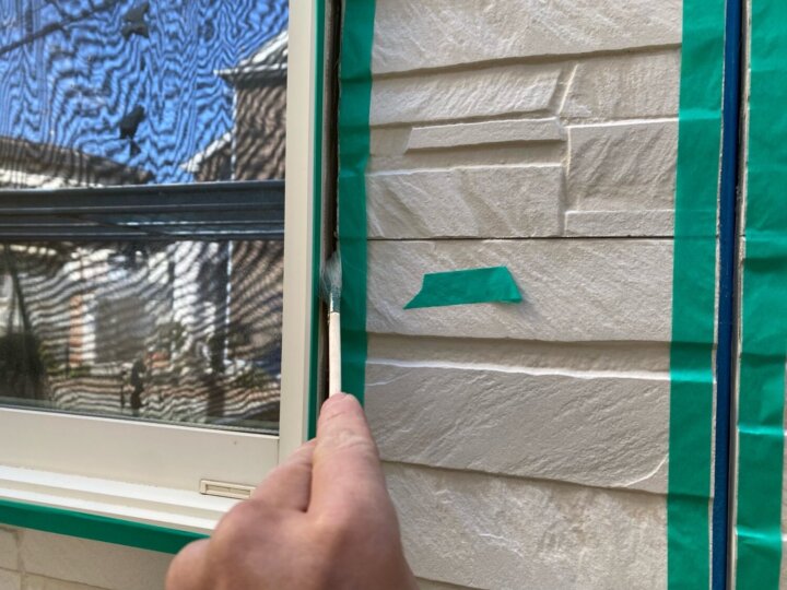 【プライマー塗布】建具廻りコーキング