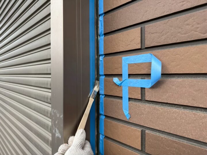 【プライマー塗布】建具廻りコーキング