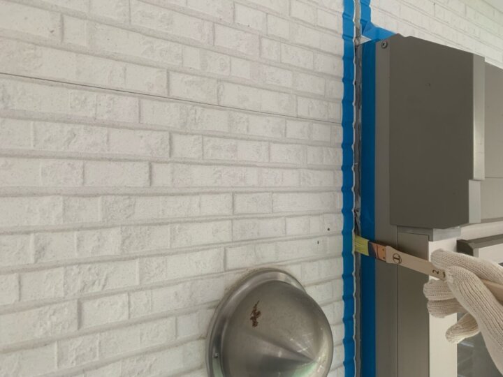 【プライマー塗布】建具廻りコーキング