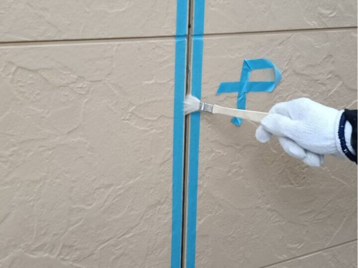 【プライマー塗布】板間目地コーキング