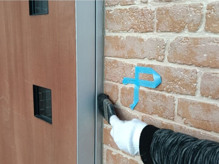 【撤去後清掃】建具廻りコーキング