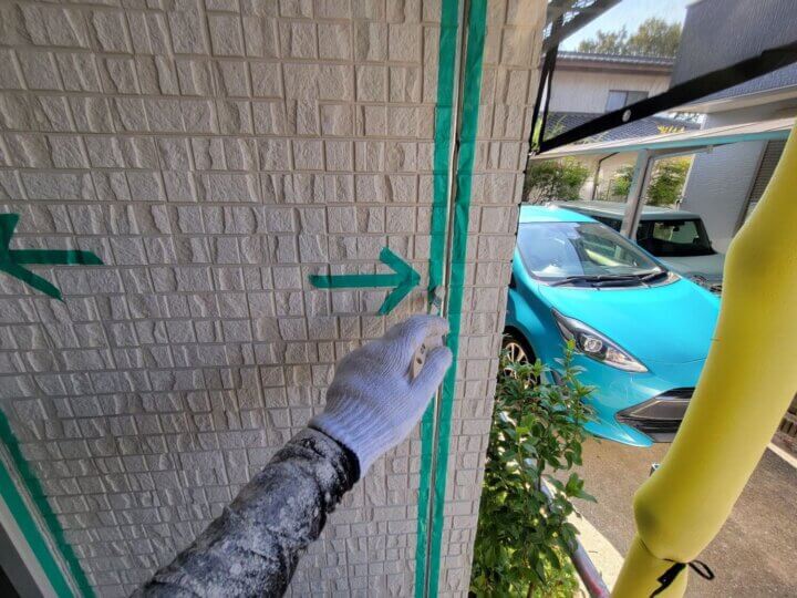 【プライマー塗布】板間目地コーキング