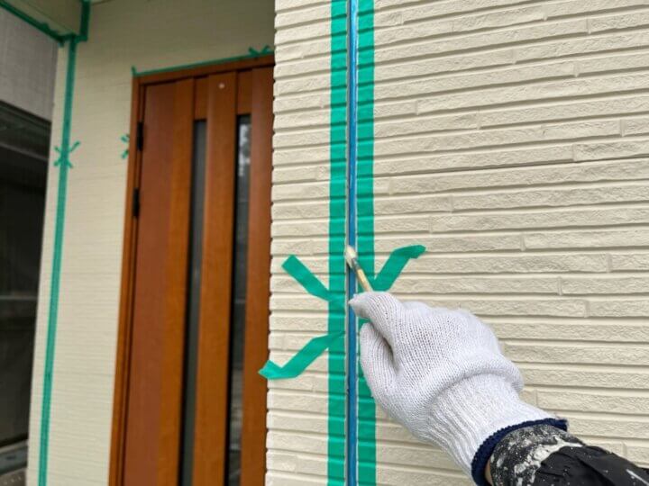 【プライマー塗布】板間目地コーキング