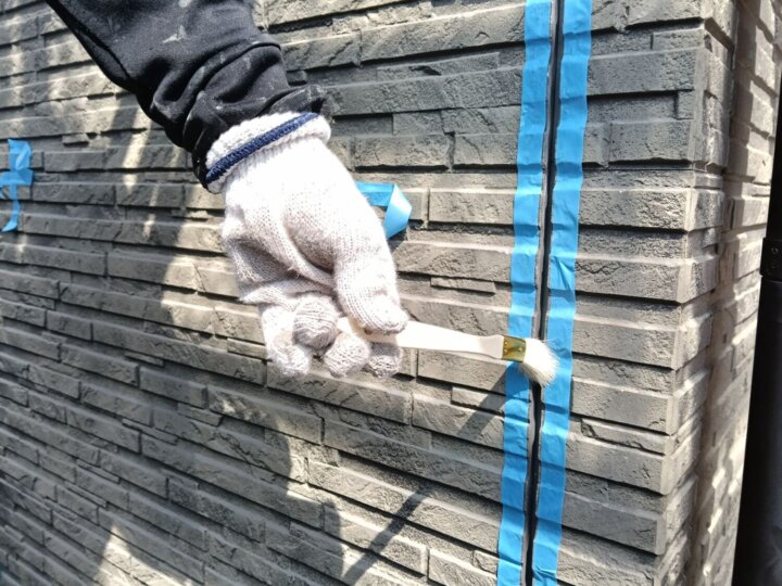 【プライマー塗布】板間目地コーキング