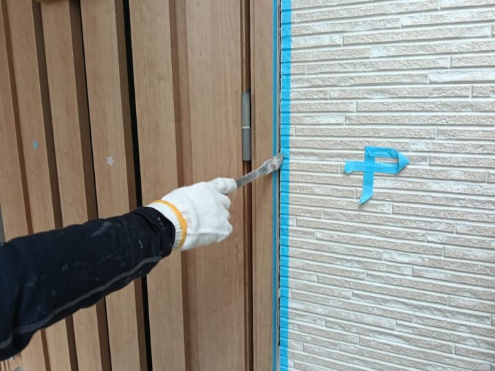 【プライマー塗布】建具廻りコーキング