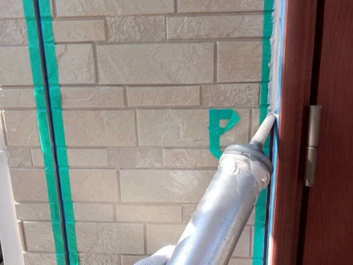 【充填】建具廻りコーキング