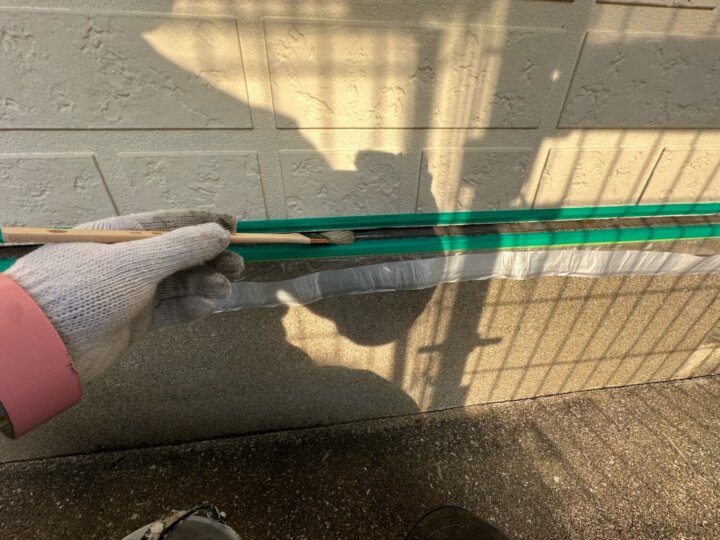 【プライマー塗布】板間目地コーキング