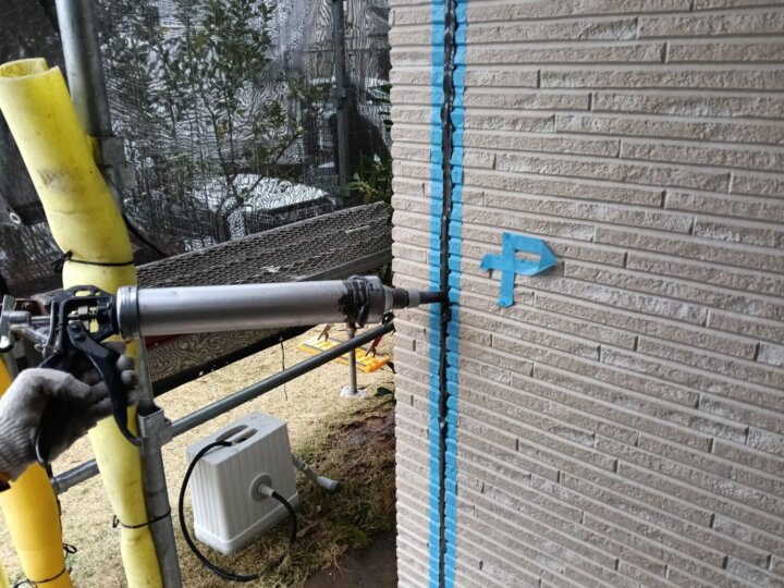 【充填】板間目地コーキング