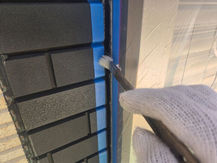 【プライマー塗布】建具廻りコーキング