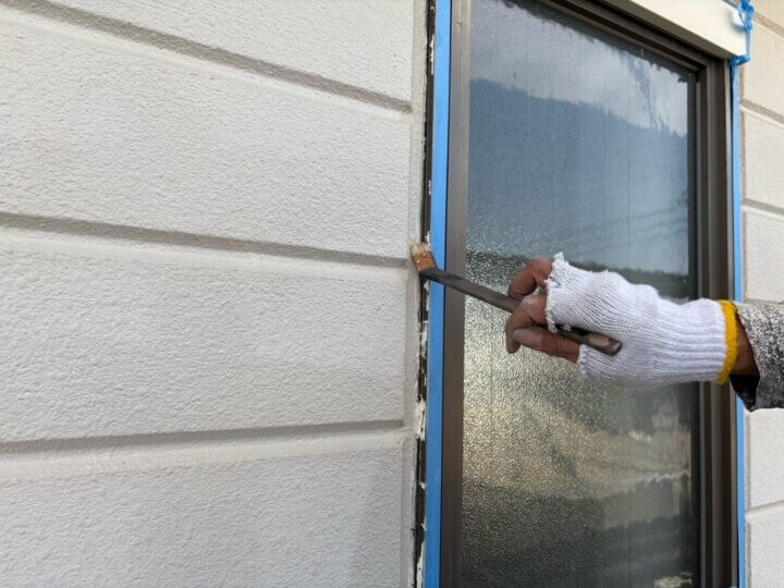 【プライマー塗布】建具廻りコーキング
