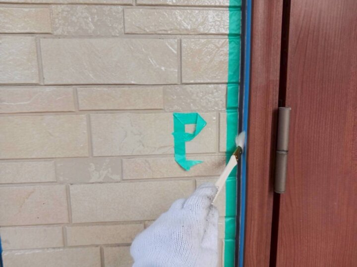 【プライマー塗布】建具廻りコーキング