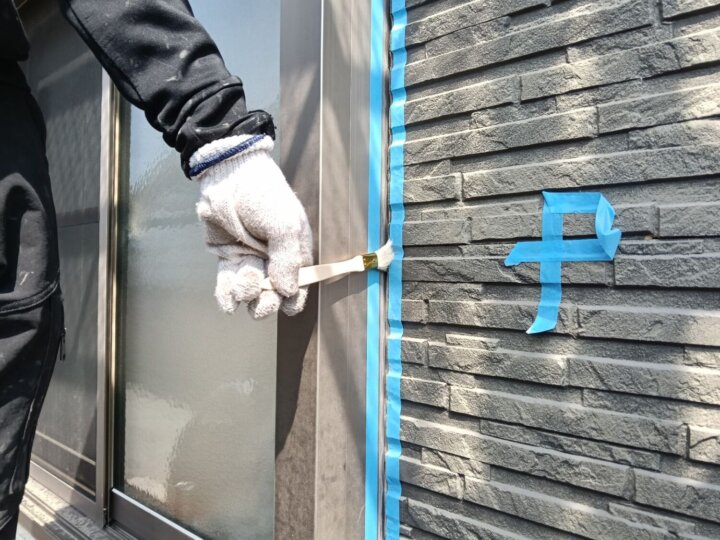 【プライマー塗布】建具廻りコーキング