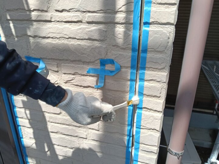 【プライマー塗布】板間目地コーキング