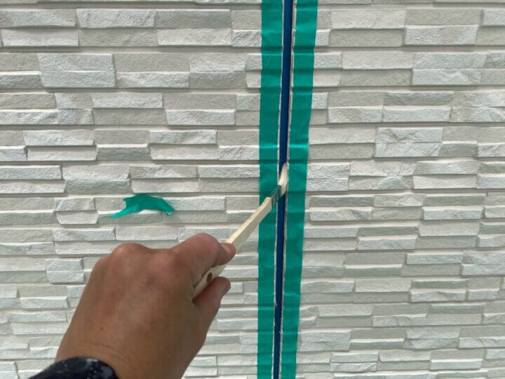 【プライマー塗布】板間目地コーキング