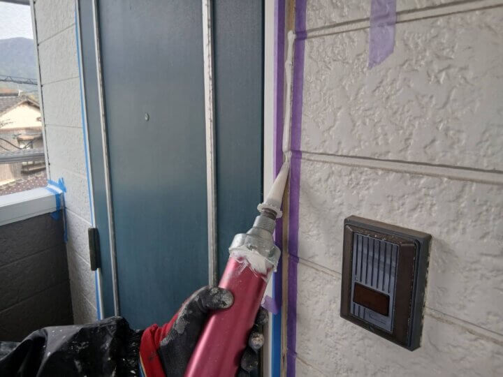 【充填】建具廻りコーキング
