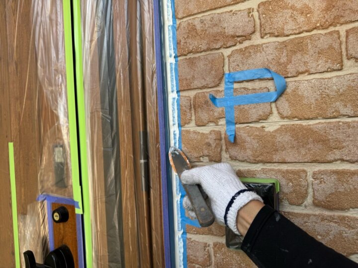 【へら均し】建具廻りコーキング