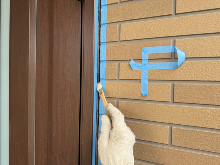 【プライマー塗布】建具廻りコーキング