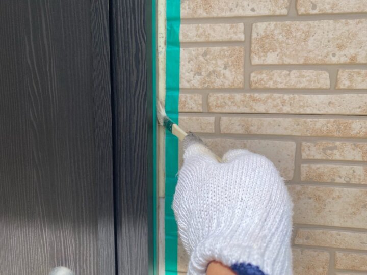 【プライマー塗布】建具廻りコーキング