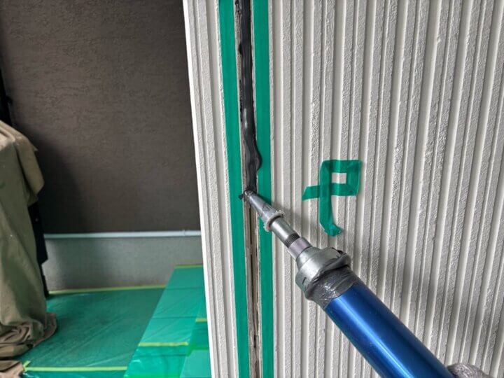 【充填】板間目地コーキング