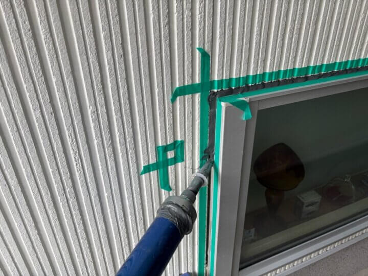 【充填】建具廻りコーキング