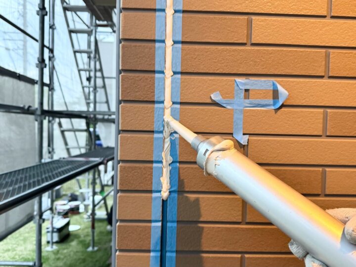 【充填】板間目地コーキング