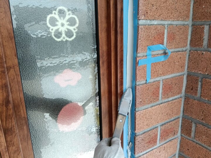 【へら均し】建具廻りコーキング