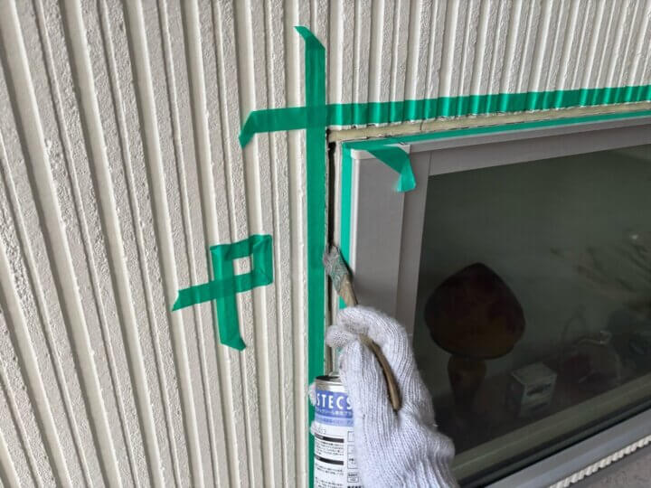 【プライマー塗布】建具廻りコーキング