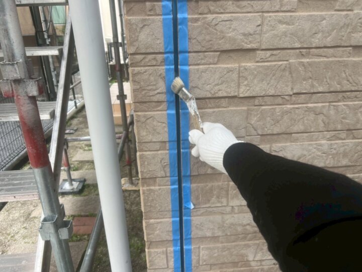 【プライマー塗布】板間目地コーキング