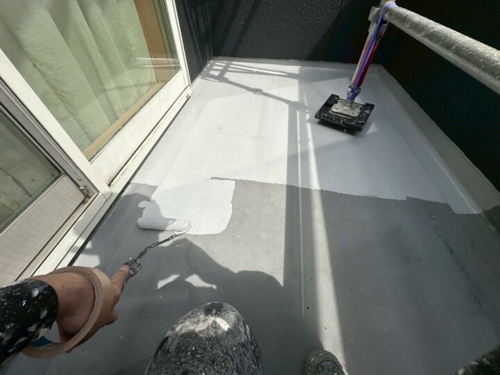 【トップコート塗布1層目】バルコニー